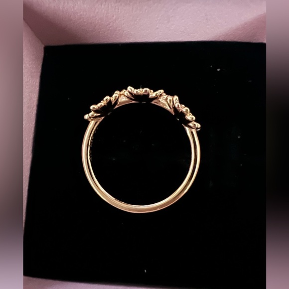 PANDORA Pink Daisy Flower Trio Ring - Picture 5 of 7